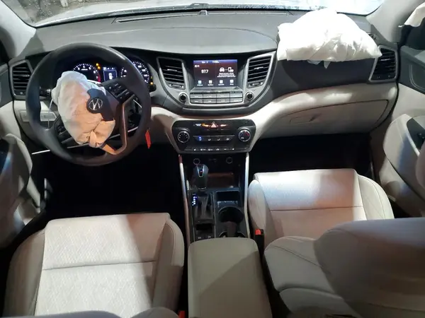 KM8J3CA44JU831568 2018 HYUNDAI TUCSON - Image 8