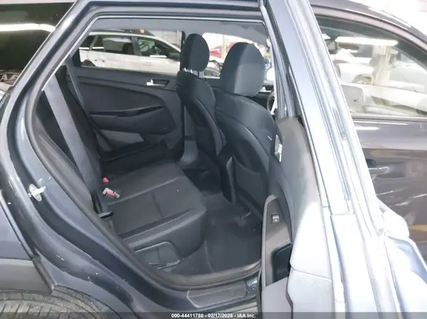 KM8J3CA44KU033587 2019 HYUNDAI TUCSON - Image 8