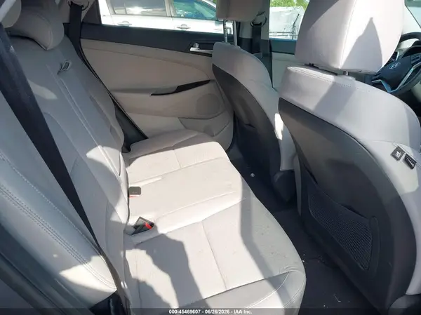 KM8J3CA44KU041169 2019 HYUNDAI TUCSON - Image 8