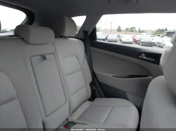KM8J3CA45GU041303 2016 HYUNDAI TUCSON - Image 8