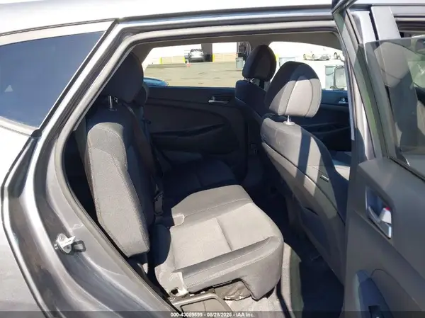 KM8J3CA45GU054195 2016 HYUNDAI TUCSON - Image 8