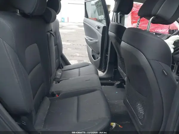 KM8J3CA45GU084300 2016 HYUNDAI TUCSON - Image 8