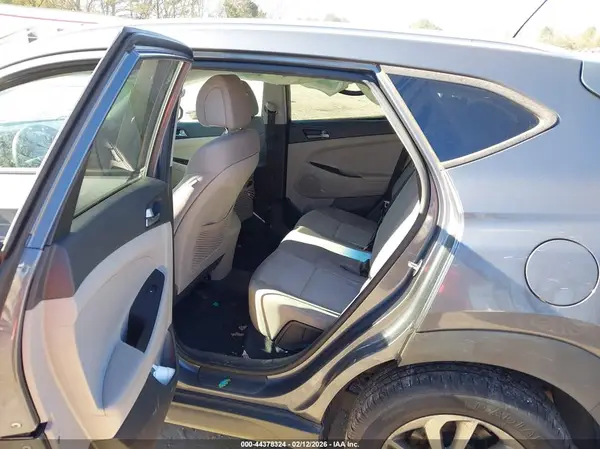 KM8J3CA45GU121202 2016 HYUNDAI TUCSON - Image 8