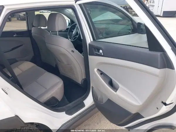 KM8J3CA45GU162610 2016 HYUNDAI TUCSON - Image 8