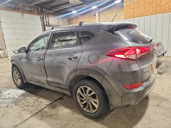 KM8J3CA45GU212910 2016 HYUNDAI TUCSON - Image 2