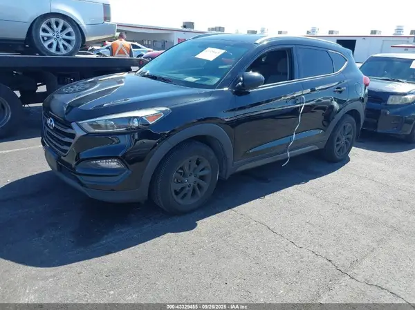 KM8J3CA45GU248015 2016 HYUNDAI TUCSON - Image 2