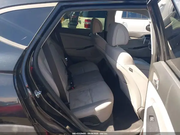KM8J3CA45GU248015 2016 HYUNDAI TUCSON - Image 8