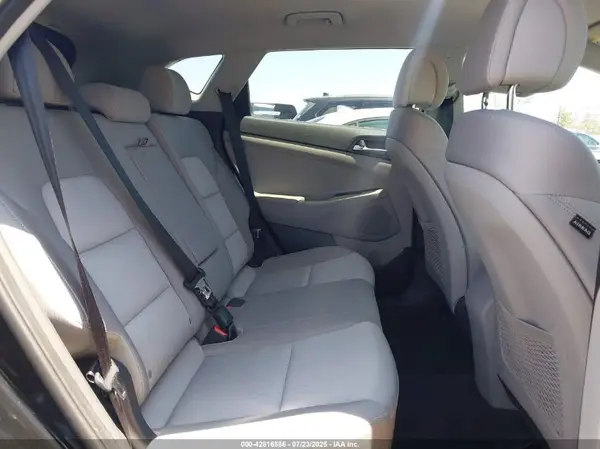 KM8J3CA45GU253053 2016 HYUNDAI TUCSON - Image 8