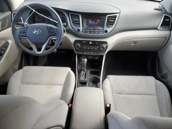 KM8J3CA45HU258206 2017 HYUNDAI TUCSON - Image 8