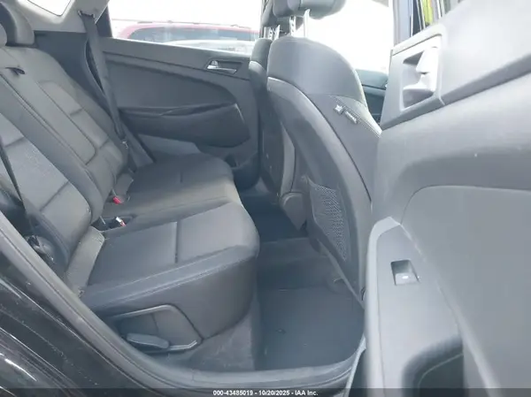 KM8J3CA45HU263941 2017 HYUNDAI TUCSON - Image 8