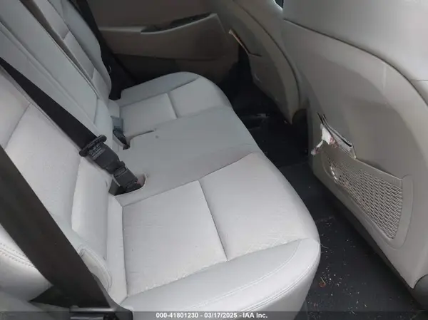 KM8J3CA45HU272171 2017 HYUNDAI TUCSON - Image 8