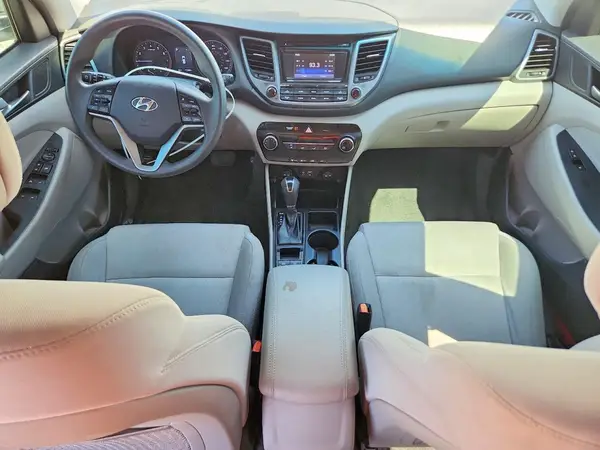 KM8J3CA45HU272221 2017 HYUNDAI TUCSON - Image 8