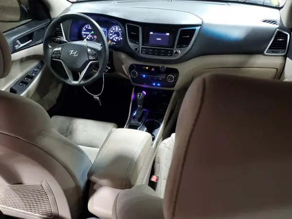 KM8J3CA45HU275345 2017 HYUNDAI TUCSON - Image 8