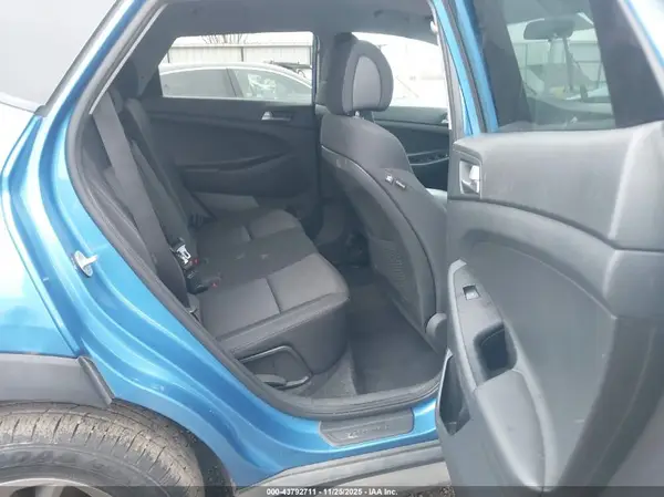 KM8J3CA45HU280853 2017 HYUNDAI TUCSON - Image 8