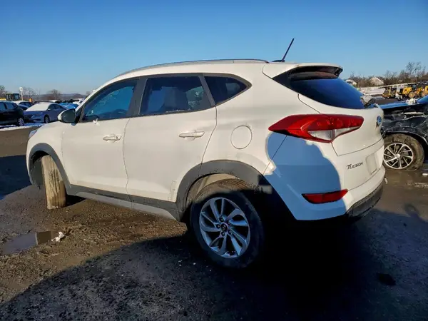 KM8J3CA45HU306271 2017 HYUNDAI TUCSON - Image 2