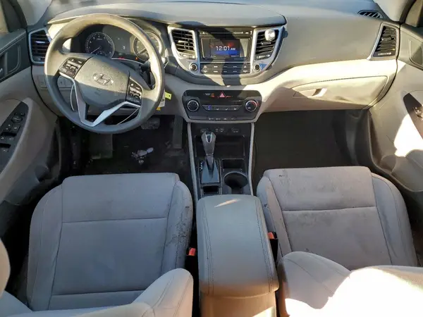 KM8J3CA45HU306271 2017 HYUNDAI TUCSON - Image 8