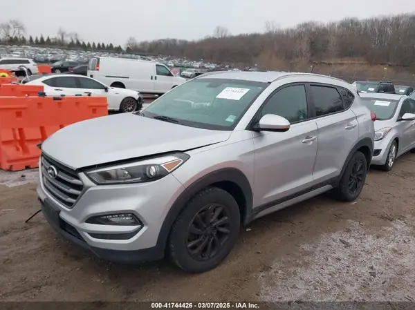 KM8J3CA45HU331252 2017 HYUNDAI TUCSON - Image 2