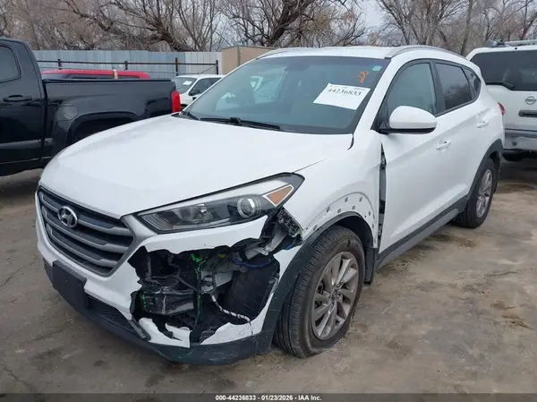 KM8J3CA45HU341974 2017 HYUNDAI TUCSON - Image 2