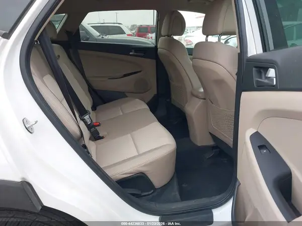 KM8J3CA45HU341974 2017 HYUNDAI TUCSON - Image 8