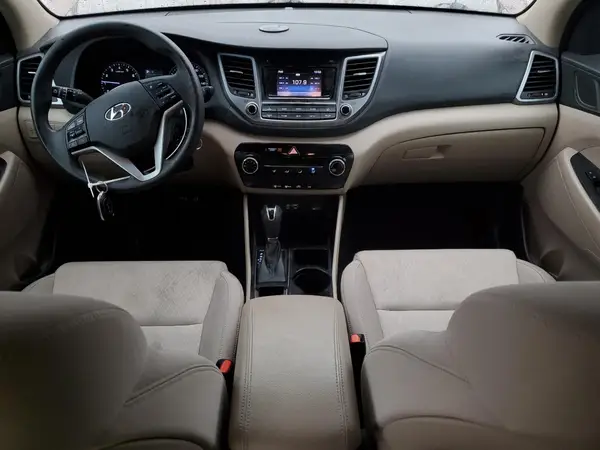 KM8J3CA45HU349802 2017 HYUNDAI TUCSON - Image 8