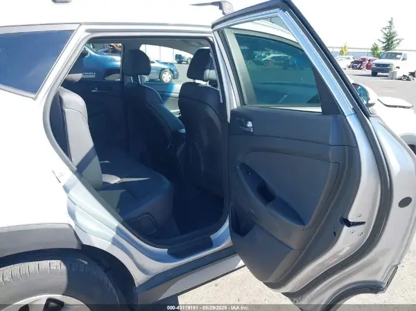 KM8J3CA45HU365398 2017 HYUNDAI TUCSON - Image 8