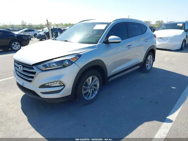 KM8J3CA45HU390527 2017 HYUNDAI TUCSON - Image 2
