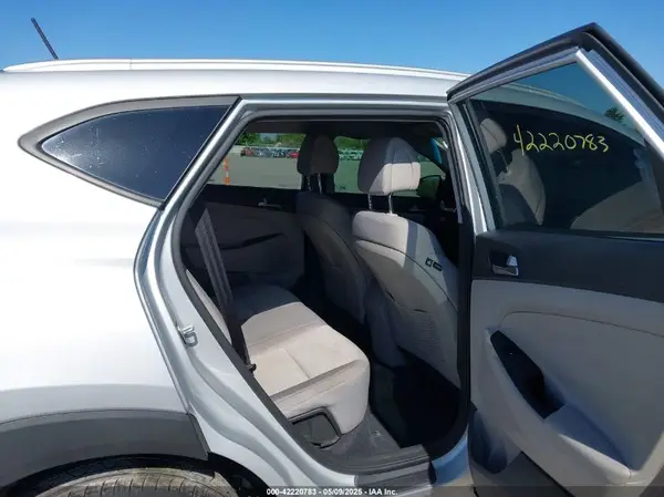 KM8J3CA45HU390527 2017 HYUNDAI TUCSON - Image 8