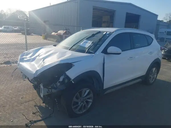 KM8J3CA45HU390690 2017 HYUNDAI TUCSON - Image 2