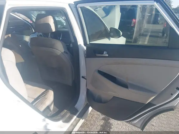 KM8J3CA45HU390690 2017 HYUNDAI TUCSON - Image 8