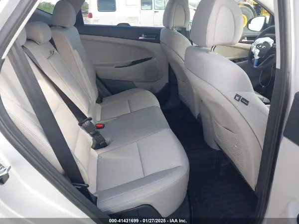 KM8J3CA45HU391502 2017 HYUNDAI TUCSON - Image 8