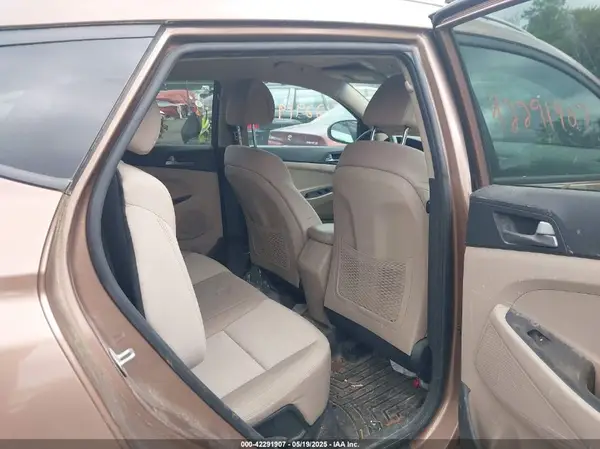 KM8J3CA45HU397168 2017 HYUNDAI TUCSON - Image 8
