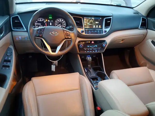 KM8J3CA45HU403485 2017 HYUNDAI TUCSON - Image 8