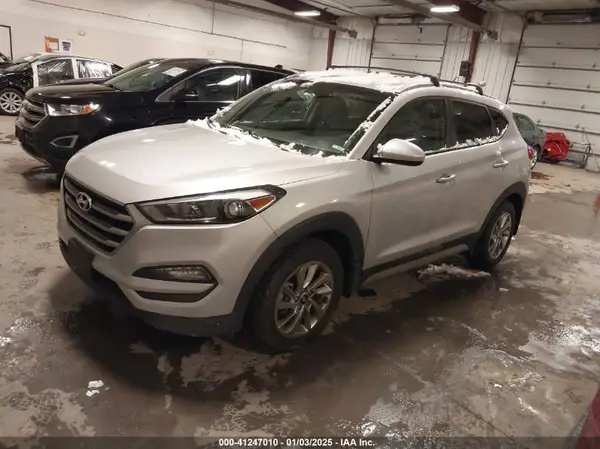 KM8J3CA45HU412557 2017 HYUNDAI TUCSON - Image 2