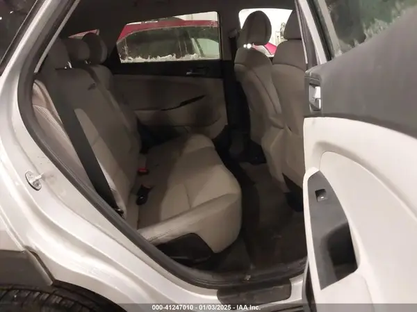 KM8J3CA45HU412557 2017 HYUNDAI TUCSON - Image 8