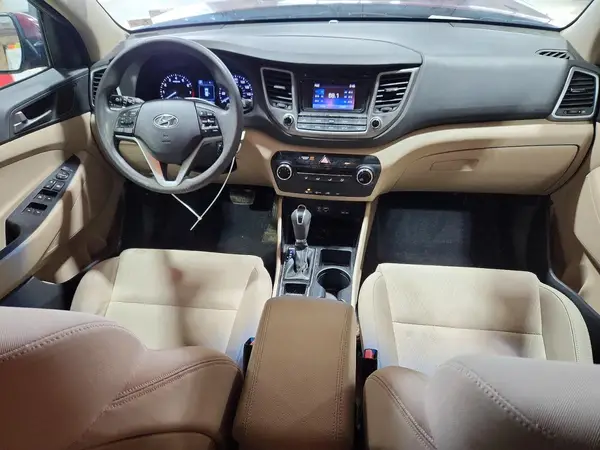 KM8J3CA45HU414017 2017 HYUNDAI TUCSON - Image 8