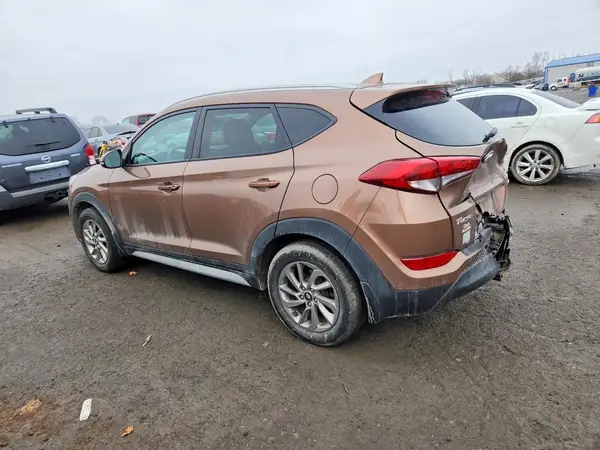 KM8J3CA45HU423123 2017 HYUNDAI TUCSON - Image 2