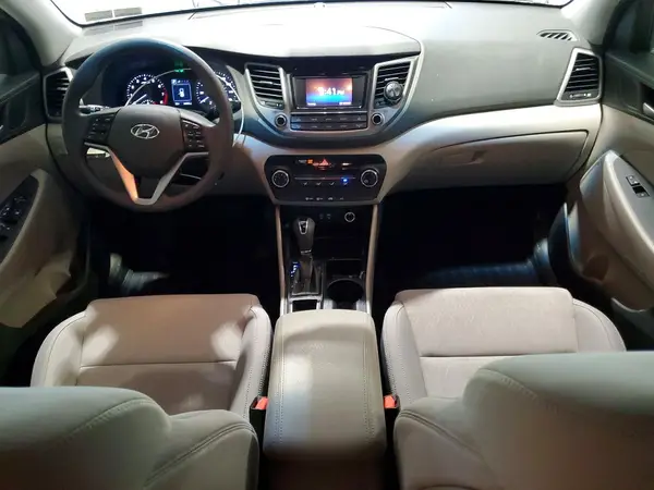 KM8J3CA45HU427964 2017 HYUNDAI TUCSON - Image 8
