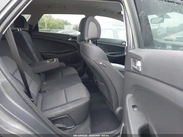 KM8J3CA45HU428712 2017 HYUNDAI TUCSON - Image 8