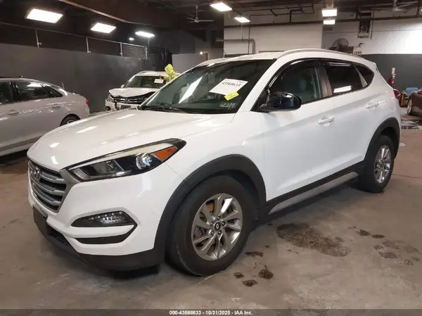 KM8J3CA45HU437846 2017 HYUNDAI TUCSON - Image 2