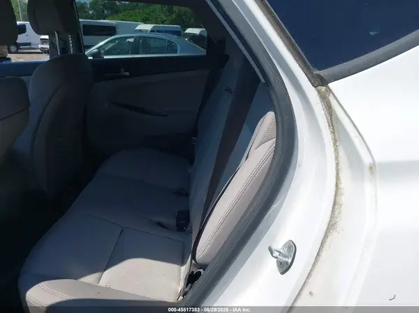 KM8J3CA45HU443890 2017 HYUNDAI TUCSON - Image 8