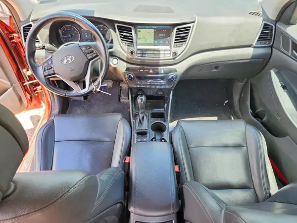 KM8J3CA45HU460950 2017 HYUNDAI TUCSON - Image 8
