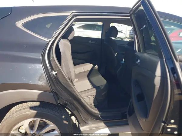 KM8J3CA45HU467915 2017 HYUNDAI TUCSON - Image 8