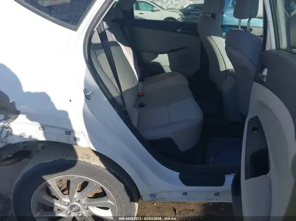 KM8J3CA45HU474587 2017 HYUNDAI TUCSON - Image 8