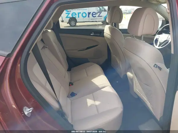 KM8J3CA45HU481054 2017 HYUNDAI TUCSON - Image 8