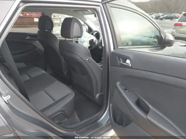 KM8J3CA45HU501965 2017 HYUNDAI TUCSON - Image 8