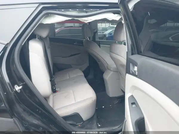 KM8J3CA45HU545562 2017 HYUNDAI TUCSON - Image 8