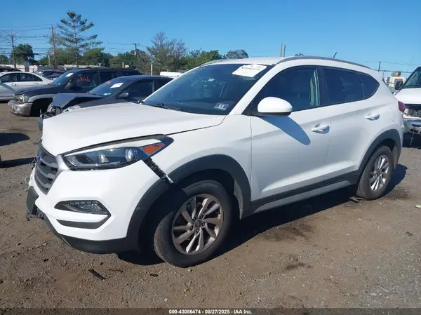 KM8J3CA45HU551524 2017 HYUNDAI TUCSON - Image 2