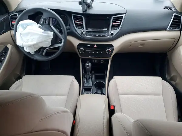 KM8J3CA45HU565116 2017 HYUNDAI TUCSON - Image 8