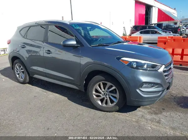 KM8J3CA45JU597005 2018 HYUNDAI TUCSON - Image 1
