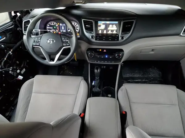 KM8J3CA45JU612165 2018 HYUNDAI TUCSON - Image 8
